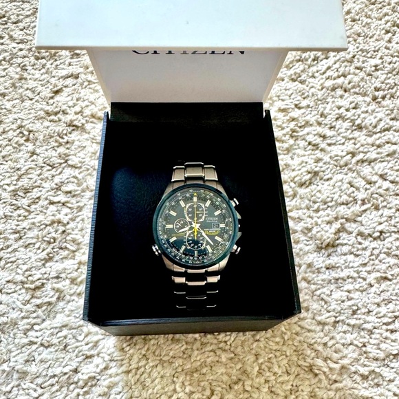 *READ DESCRIPTION* Citizen Eco-Drive Blue Angles H800 Radio controlled Watch - Picture 9 of 16